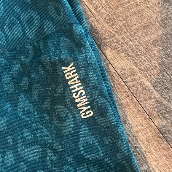 Women’s Cheetah Gymshark Leggings Size Small - Picture 3 of 7